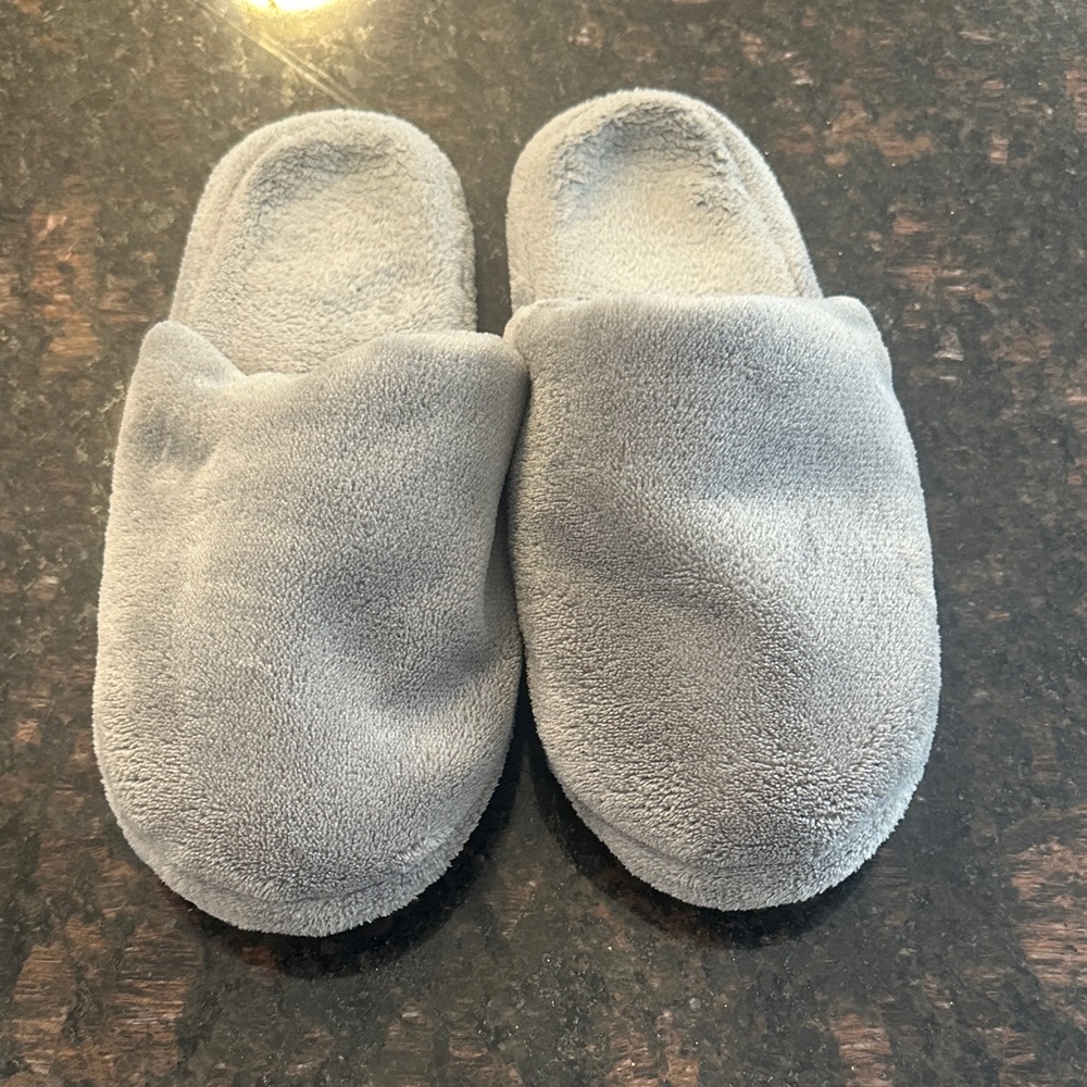 Restoration Hardware Light Gray Plush Slippers (size 7/8)